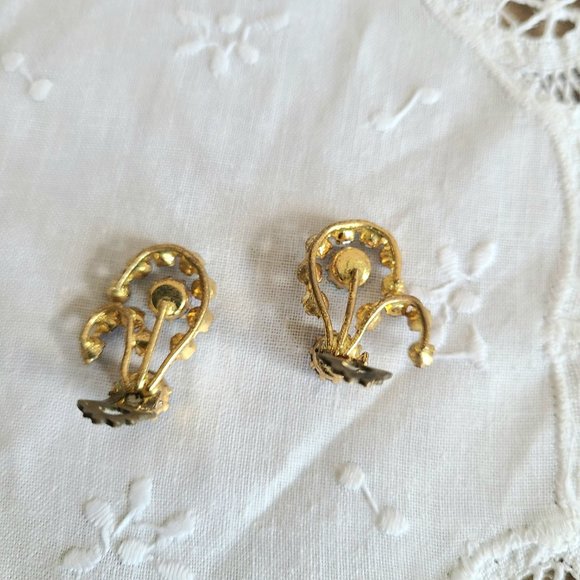 Vintage 1960s Aurora Borealis clip on earrings. Made in Austria. - Picture 7 of 7